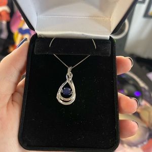 Flickering sapphire necklace
